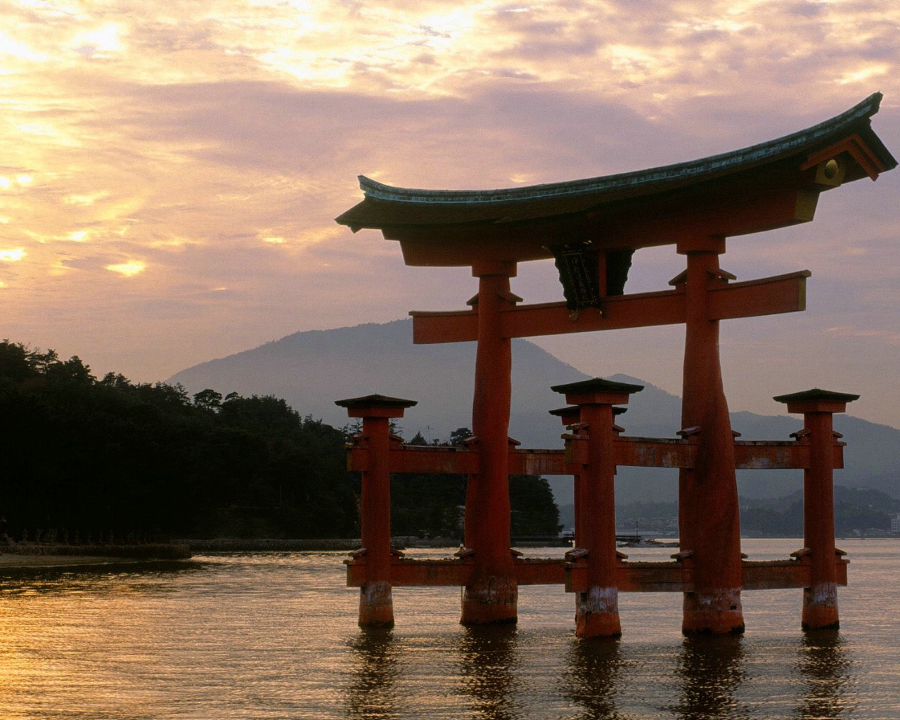 【携程攻略】廿日市宫岛景点,日本三景之一的严岛神社是宫岛上最具代表性的景点，非常的特别，古色…
