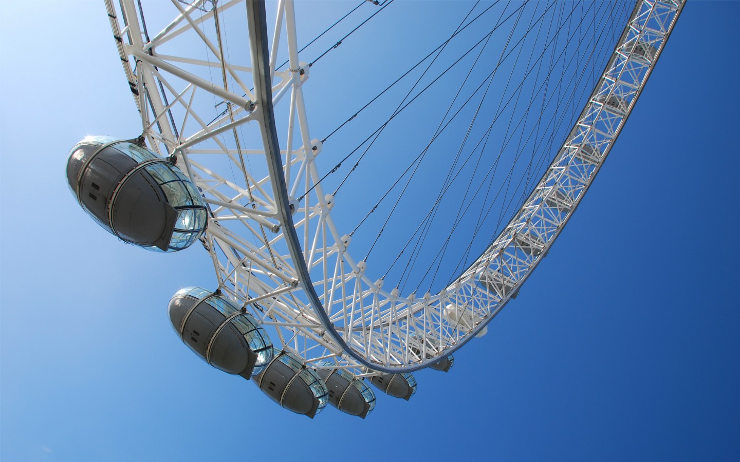 伦敦眼,又称千禧之轮，坐落在伦敦泰晤士河畔，是世界第四大摩天轮|伦敦眼|伦敦|泰晤士_新浪新闻