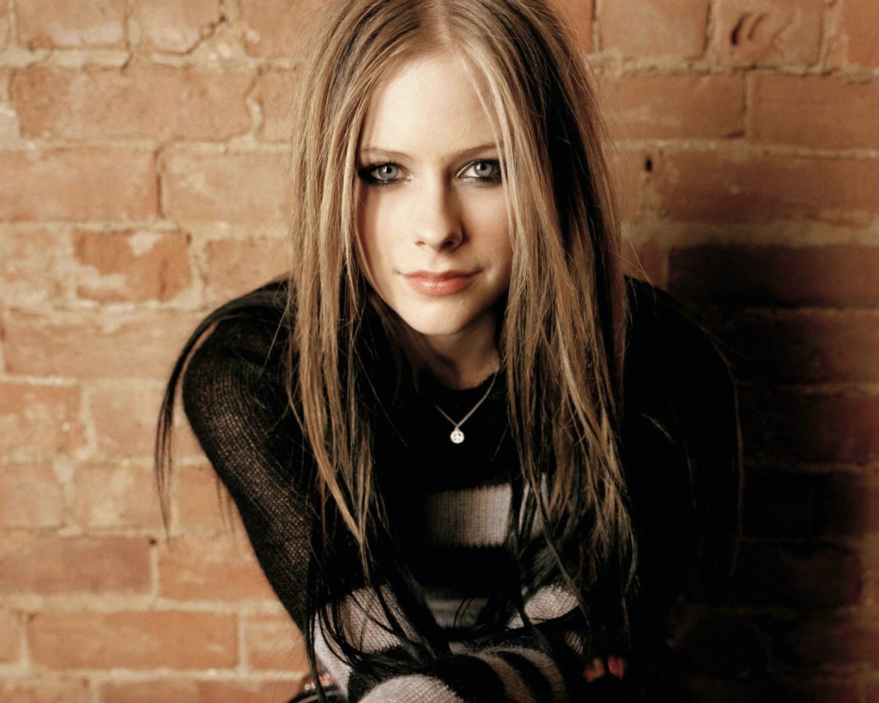 壁纸1024×768艾薇儿 Avril Lavigne 壁纸27壁纸,艾薇儿 Avril Lavigne壁纸图片-明星壁纸-明星图片素材-桌面壁纸