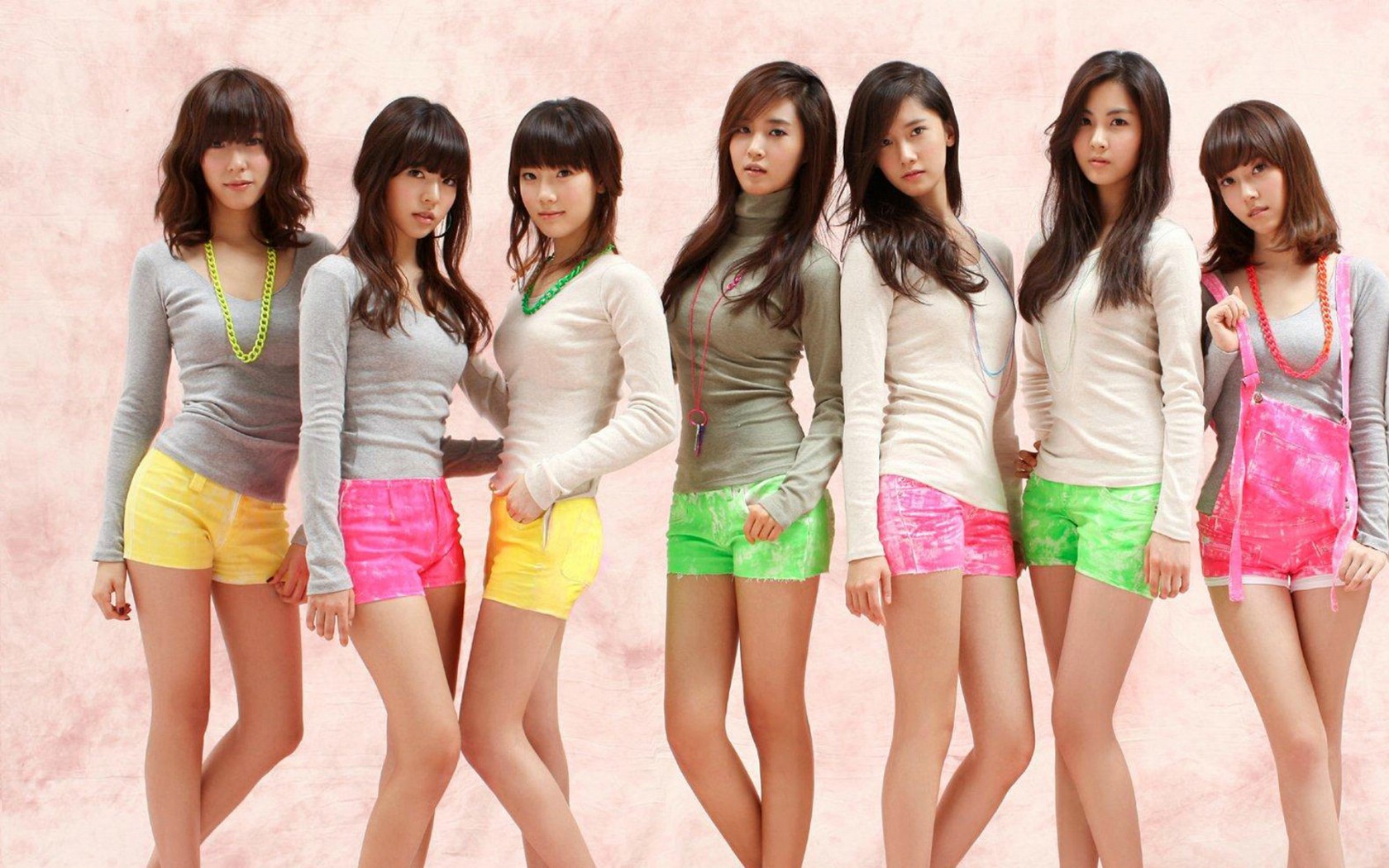 Girls bring the boys out | SNSD Pics