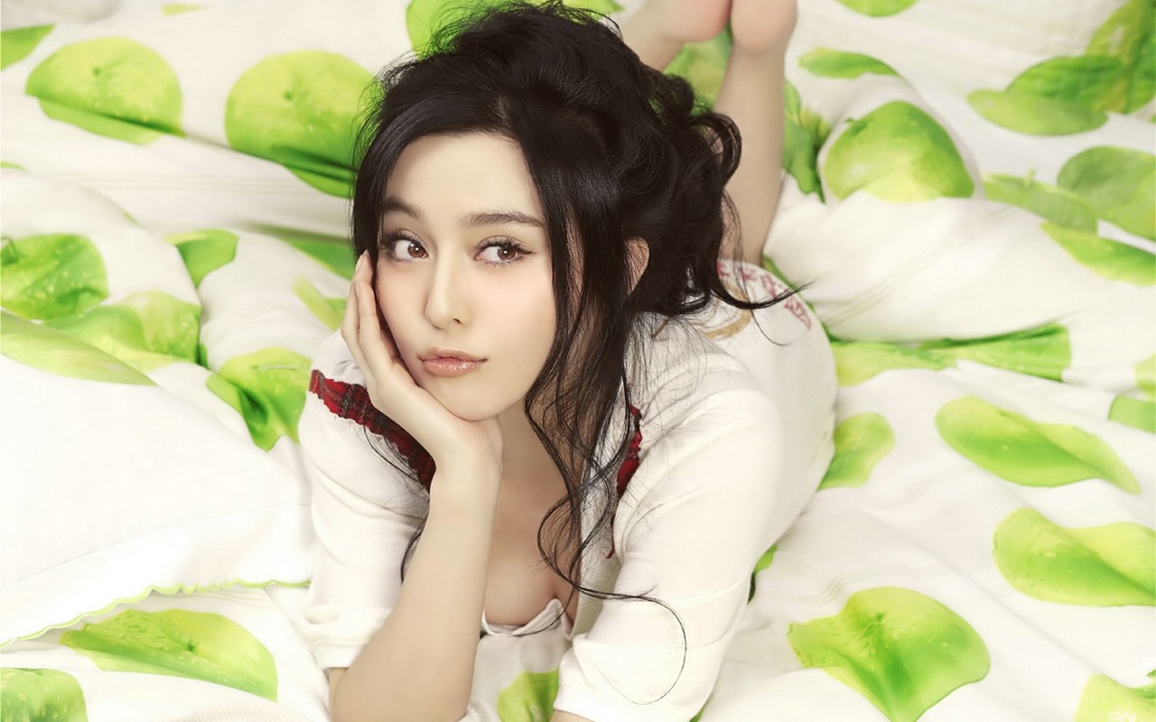 壁纸1280×800高清精美美女明星宽屏壁纸