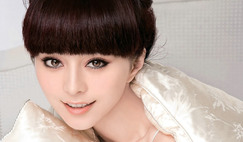 壁纸1024×600高清精美<em>美女明星</em>宽屏壁纸 壁